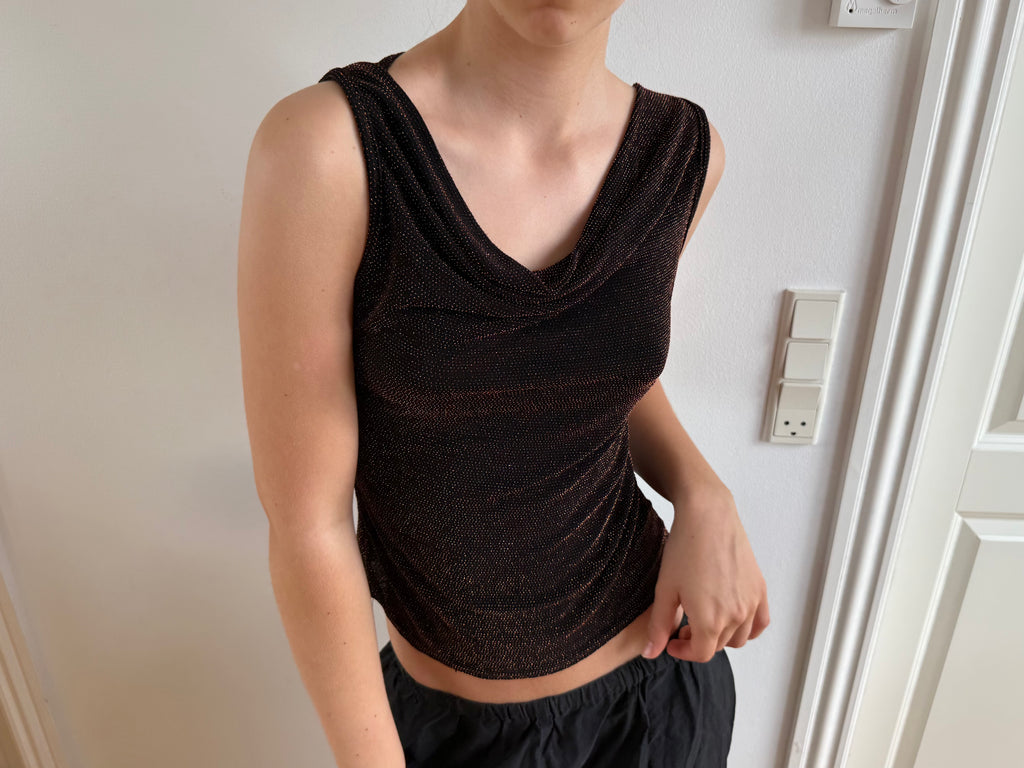 Brun off the shoulder glimmertop