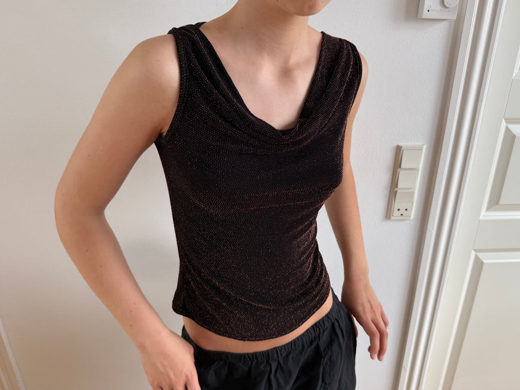 Brun off the shoulder glimmertop
