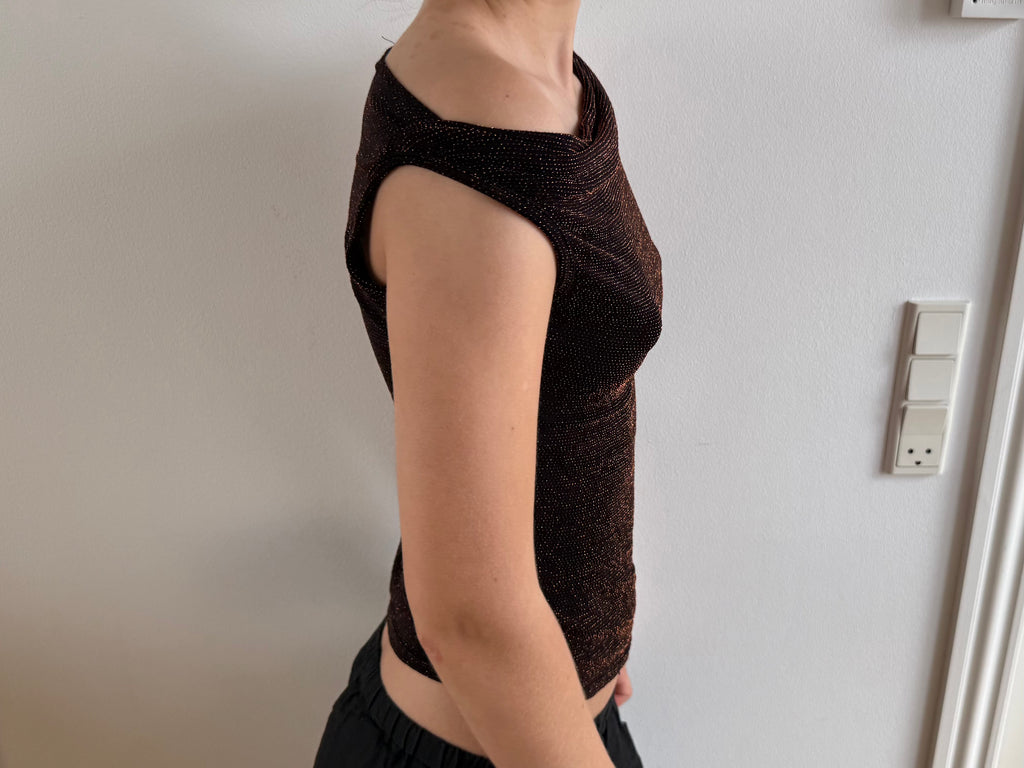 Brun off the shoulder glimmertop