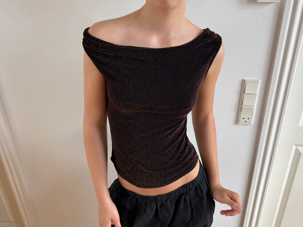 Brun off the shoulder glimmertop