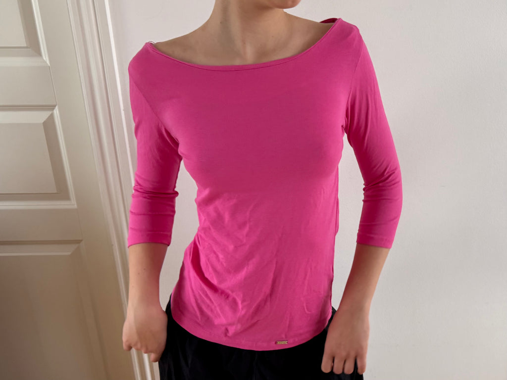 Three-quarter sleeve pink top
