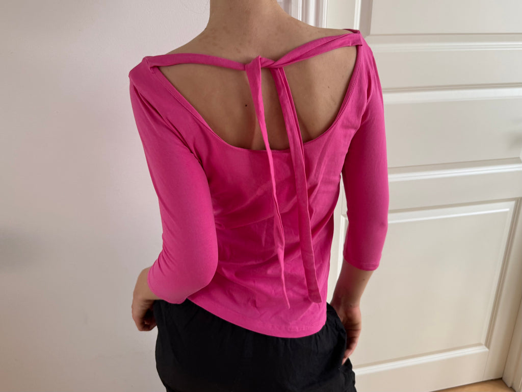 Three-quarter sleeve pink top