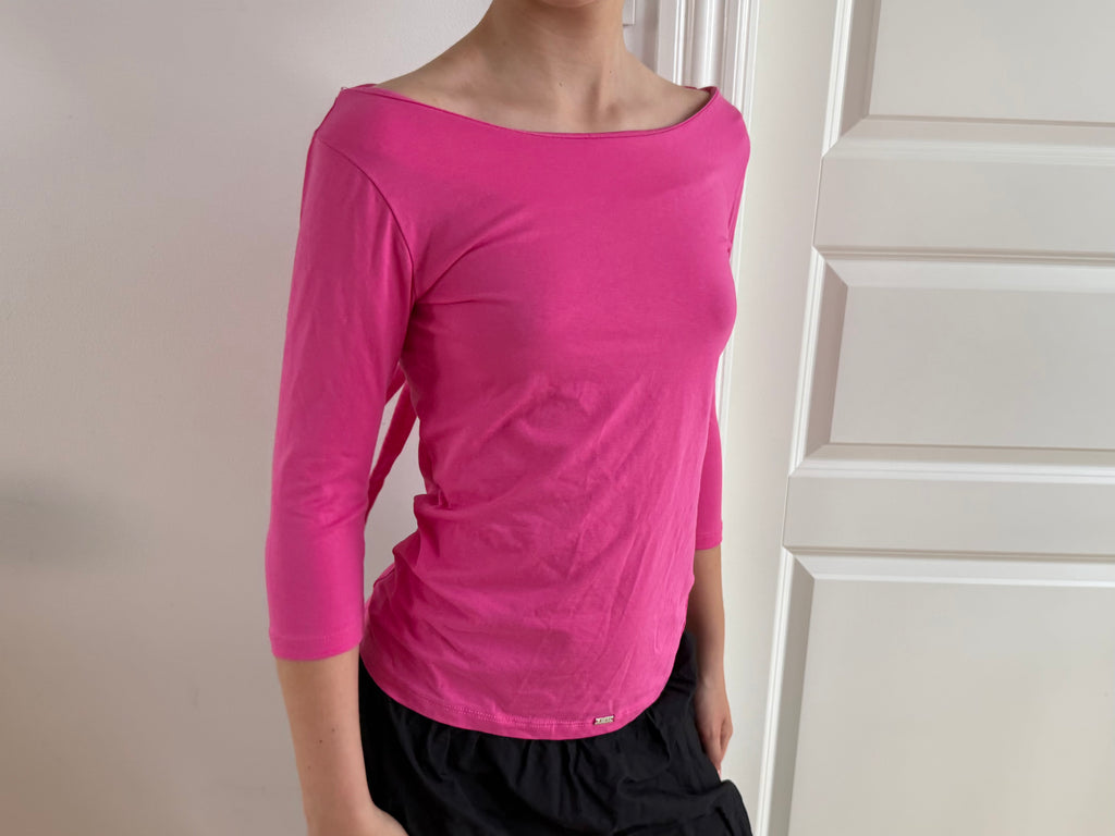 Three-quarter sleeve pink top
