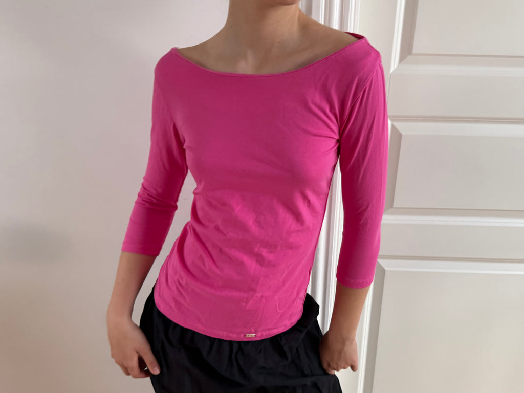 Three-quarter sleeve pink top