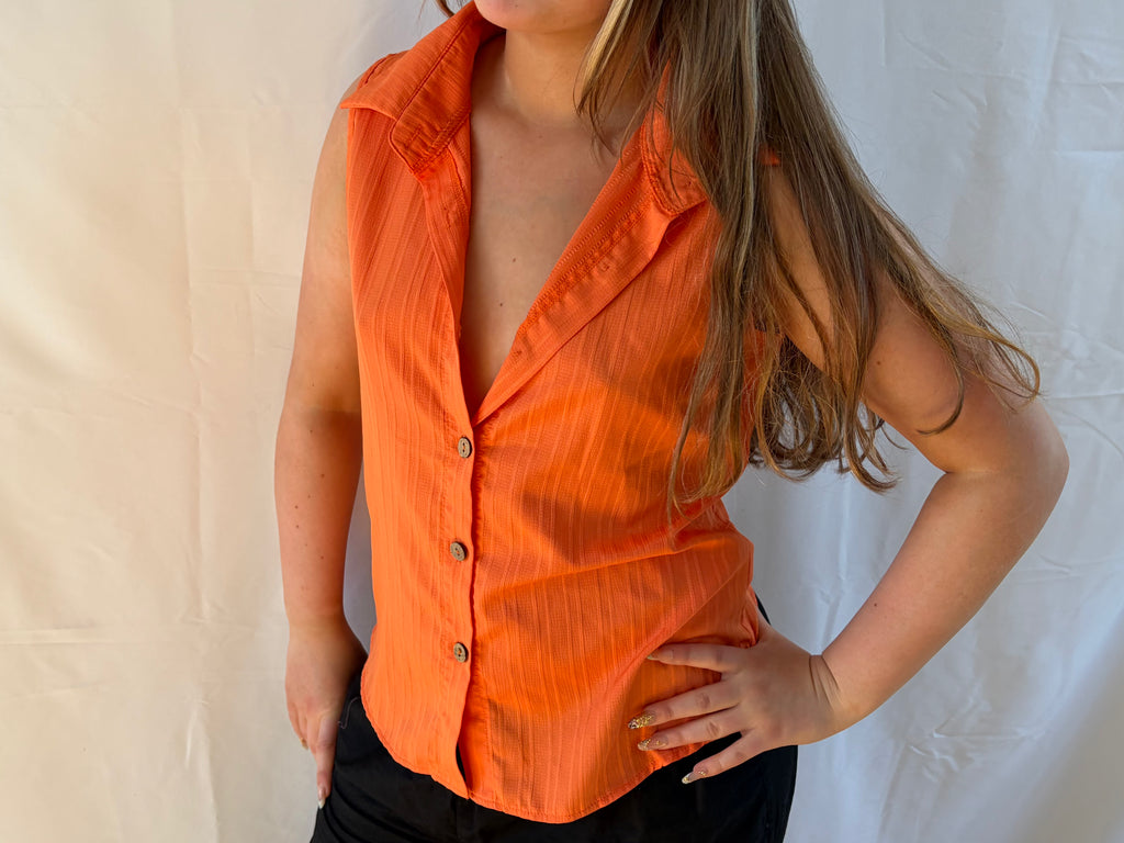 Orange ærmeløs skjorte