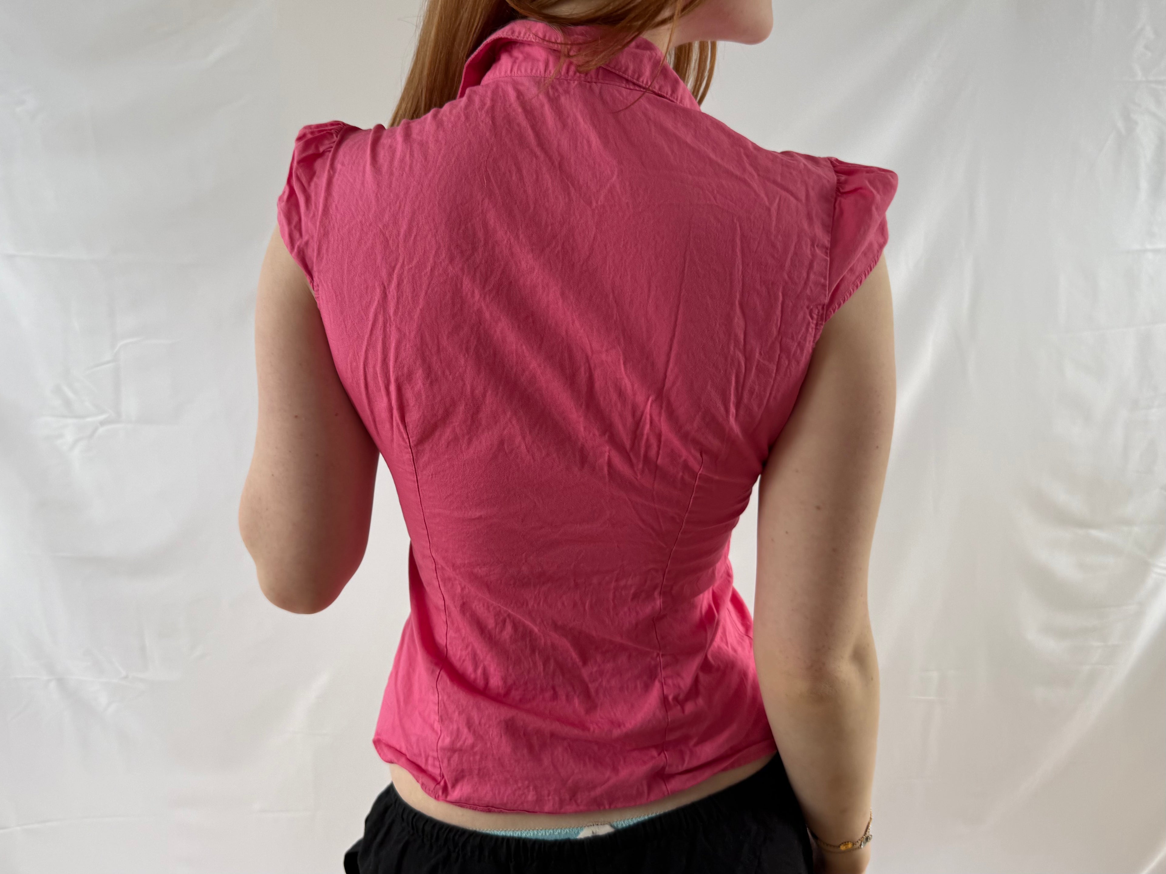 Pink short-sleeved shirt: