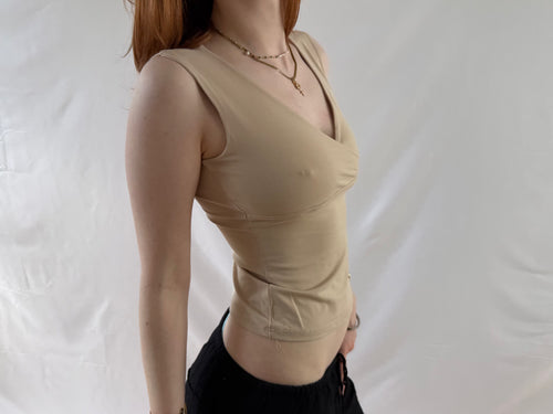 Beige top med v-udskæring