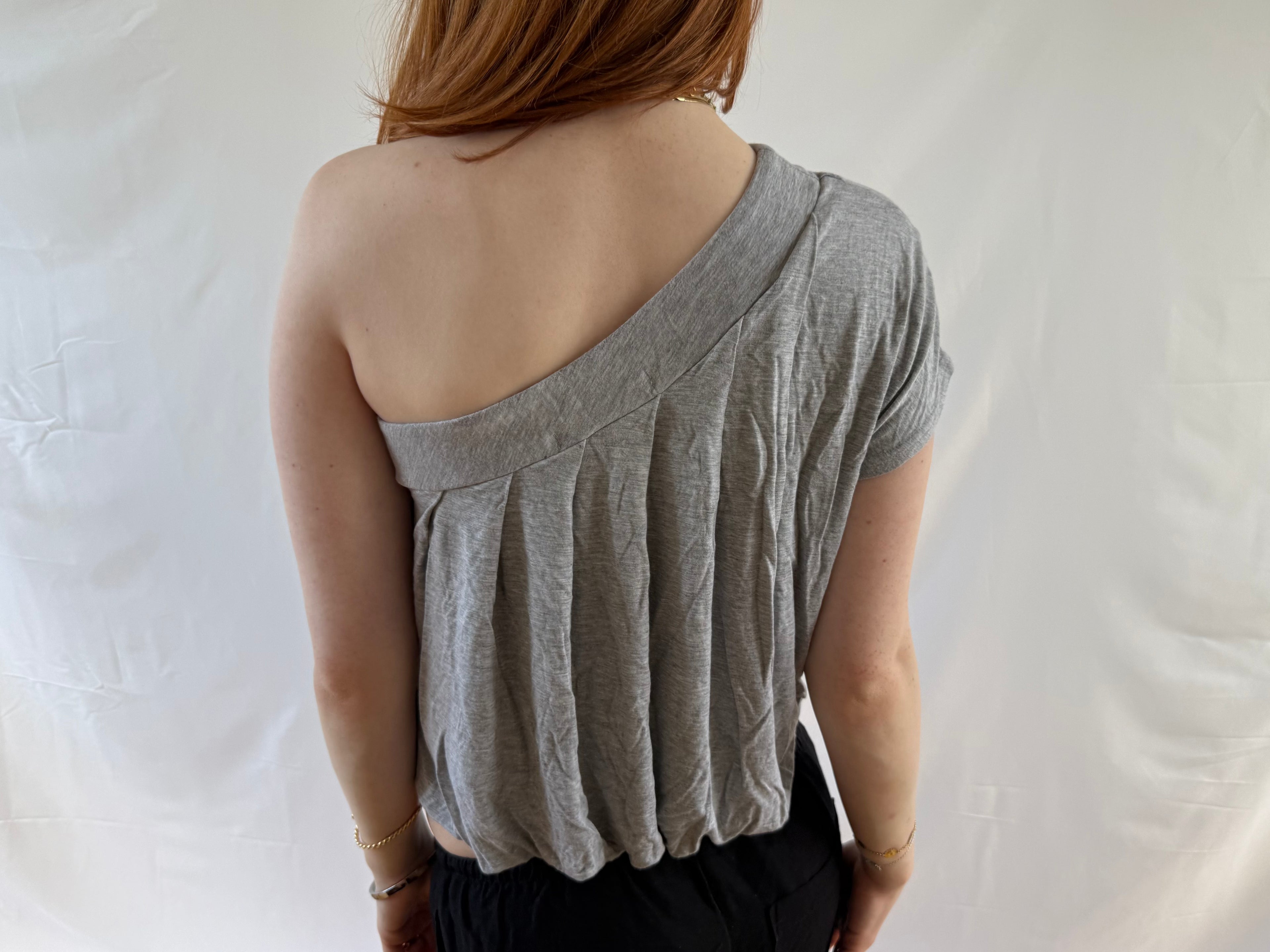 Off the shoulder grå kortærmet top