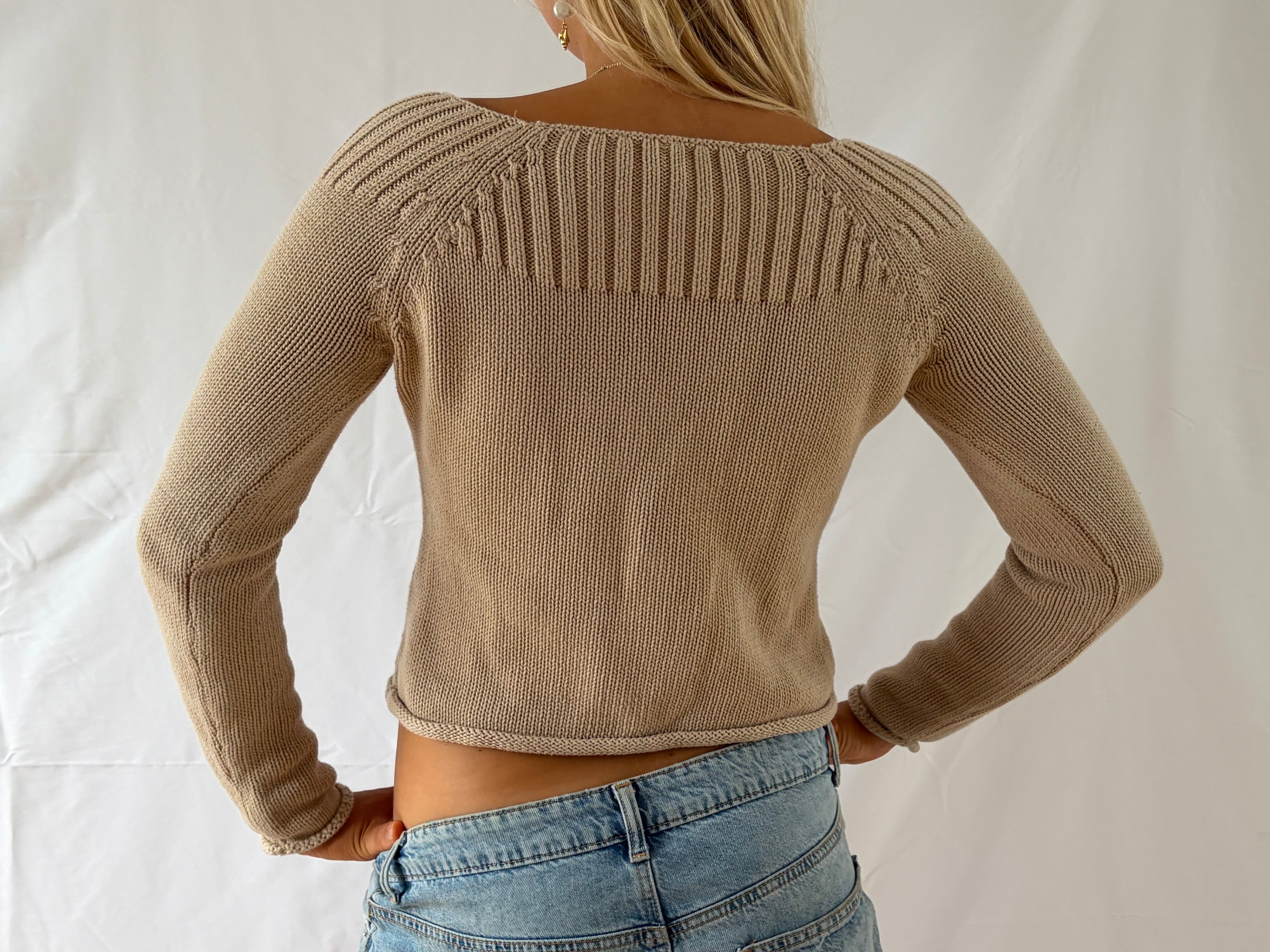 Beige striktrøje