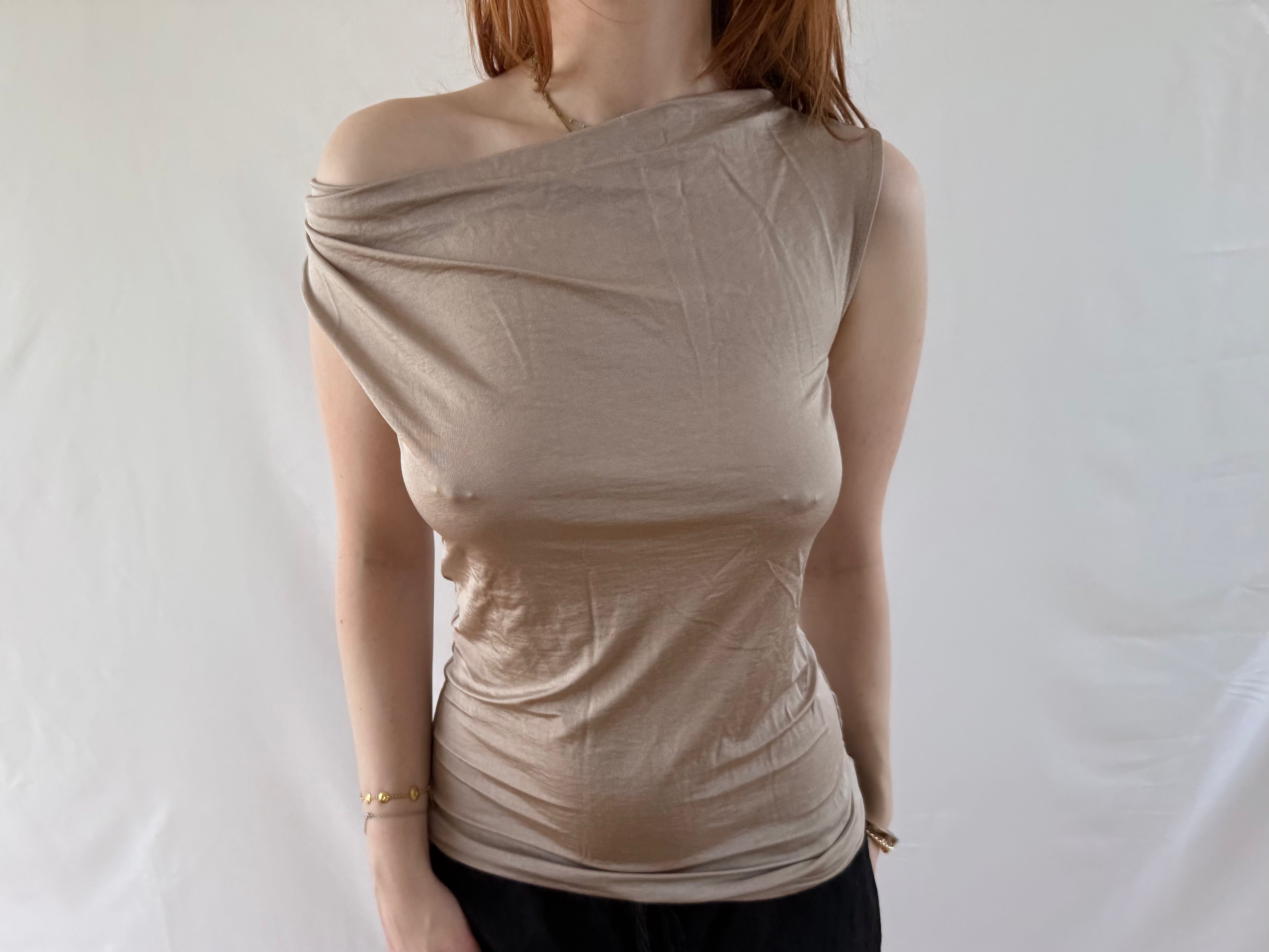 Beige skinnende top