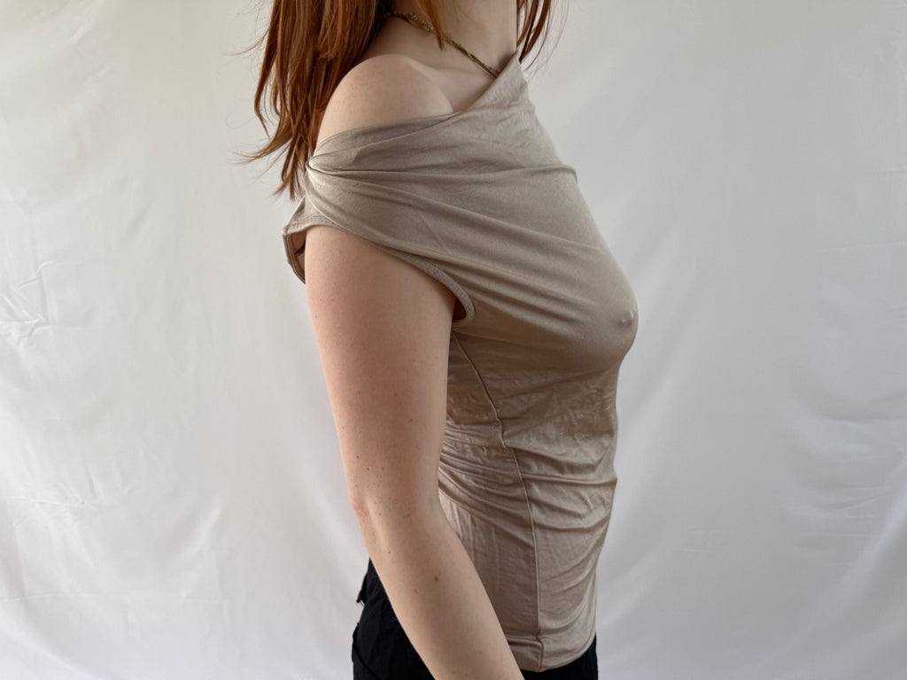 Beige skinnende top