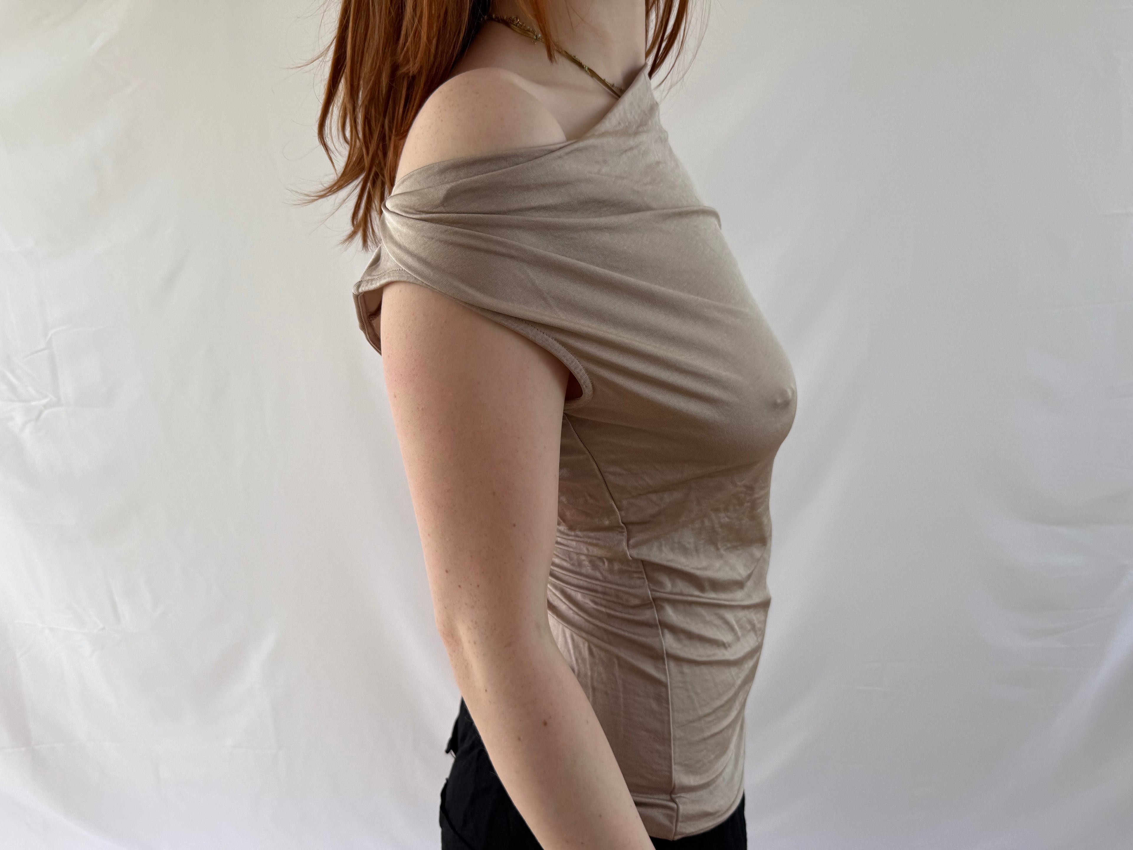 Beige skinnende top