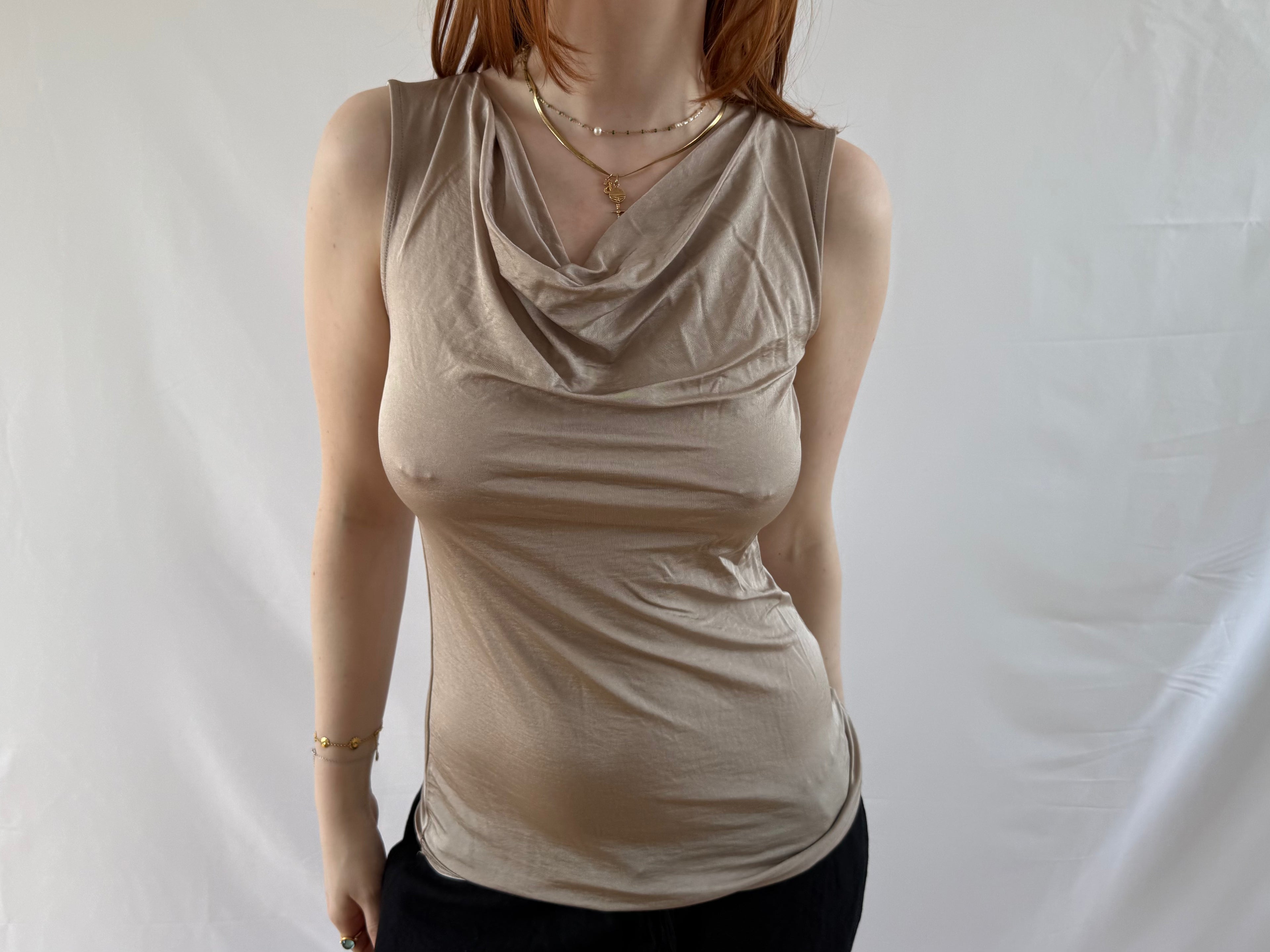 Beige skinnende top