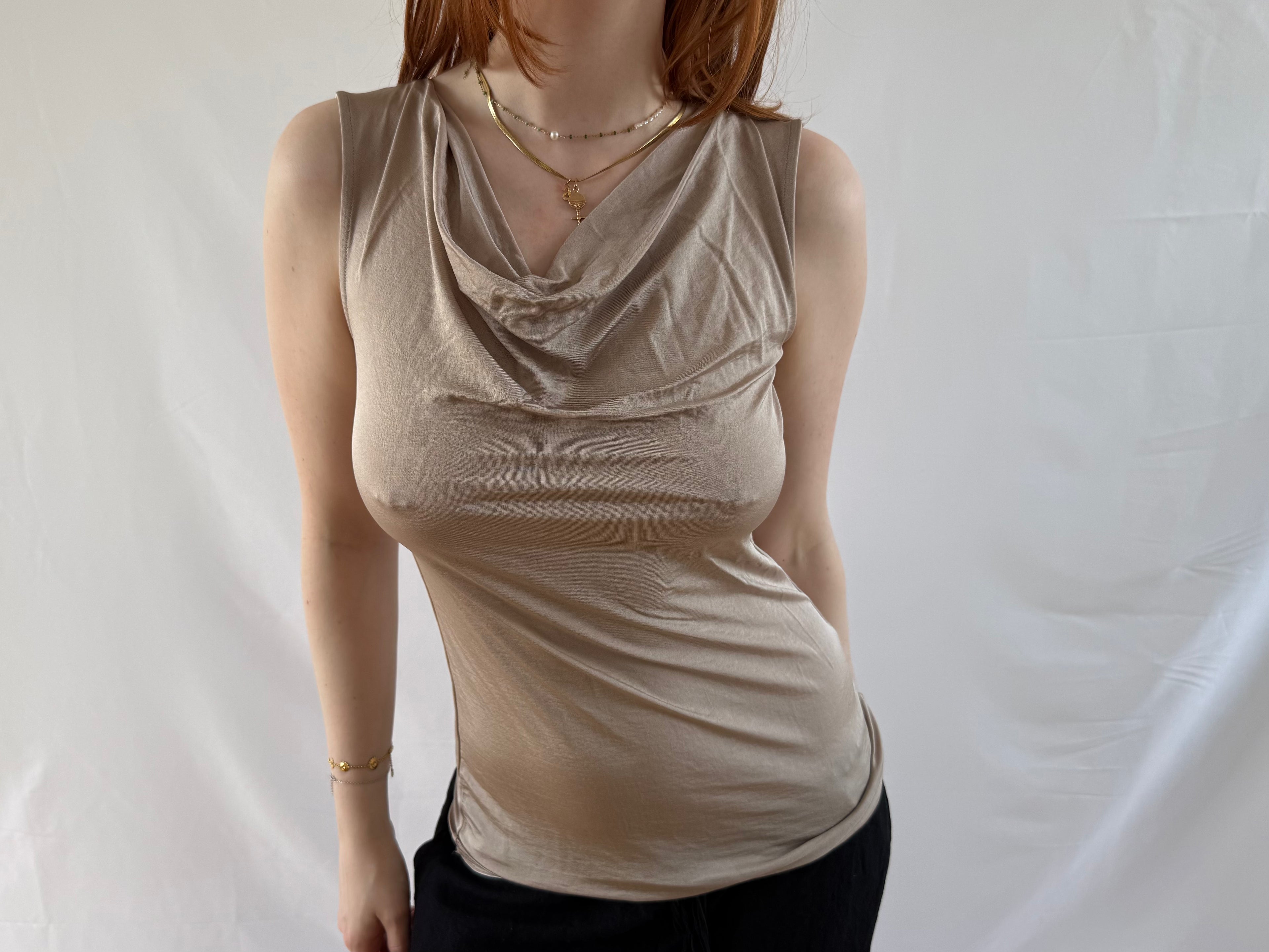 Beige skinnende top