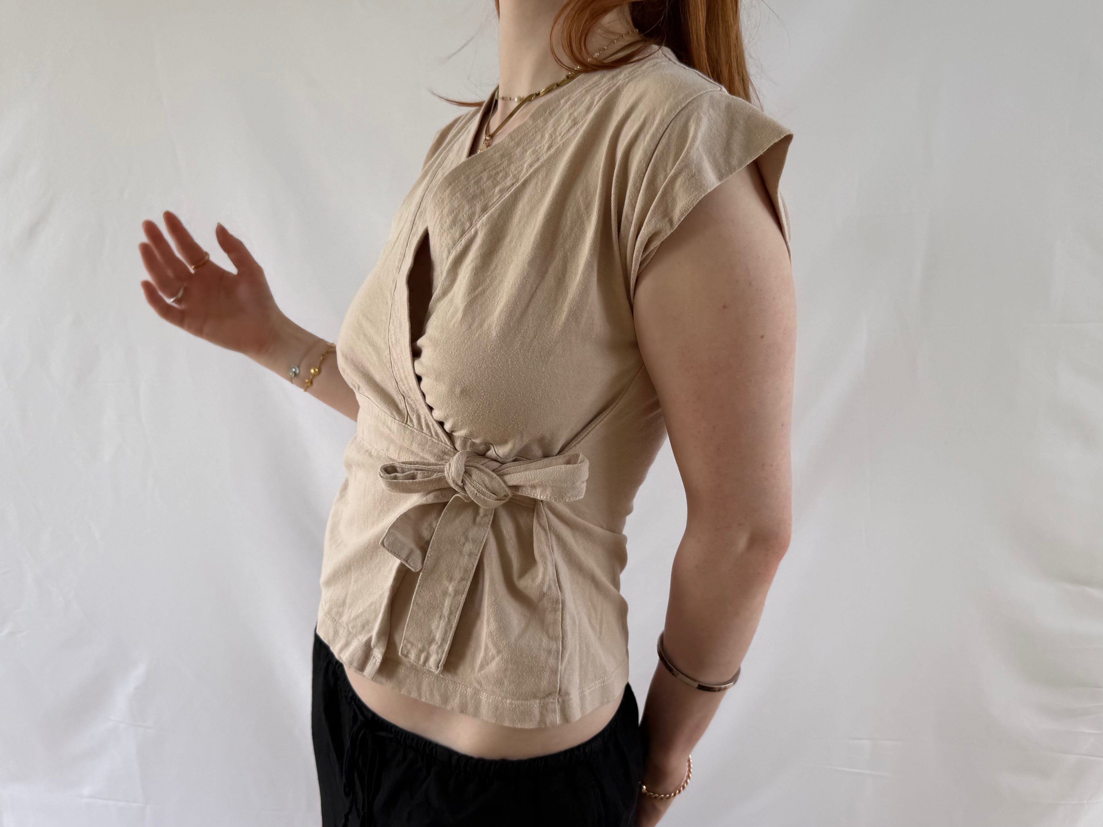 Beige slå om top