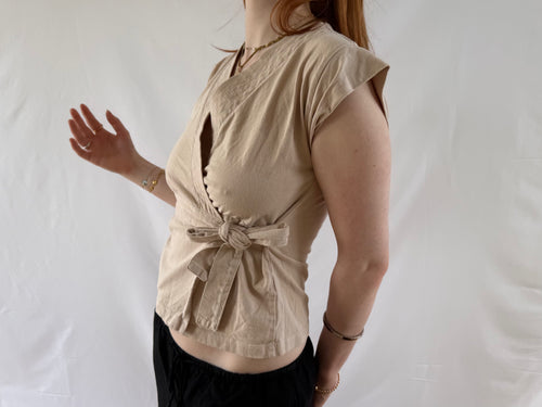 Beige slå om top