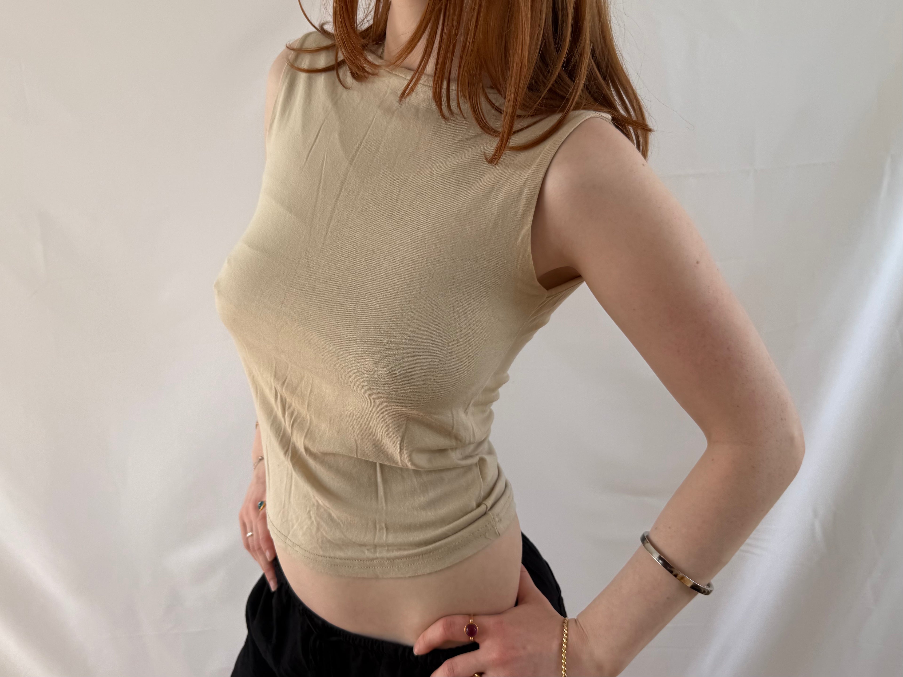 Beige ærmeløs top