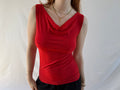 Rød cowl neck top