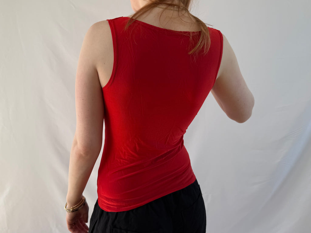 Rød cowl neck top