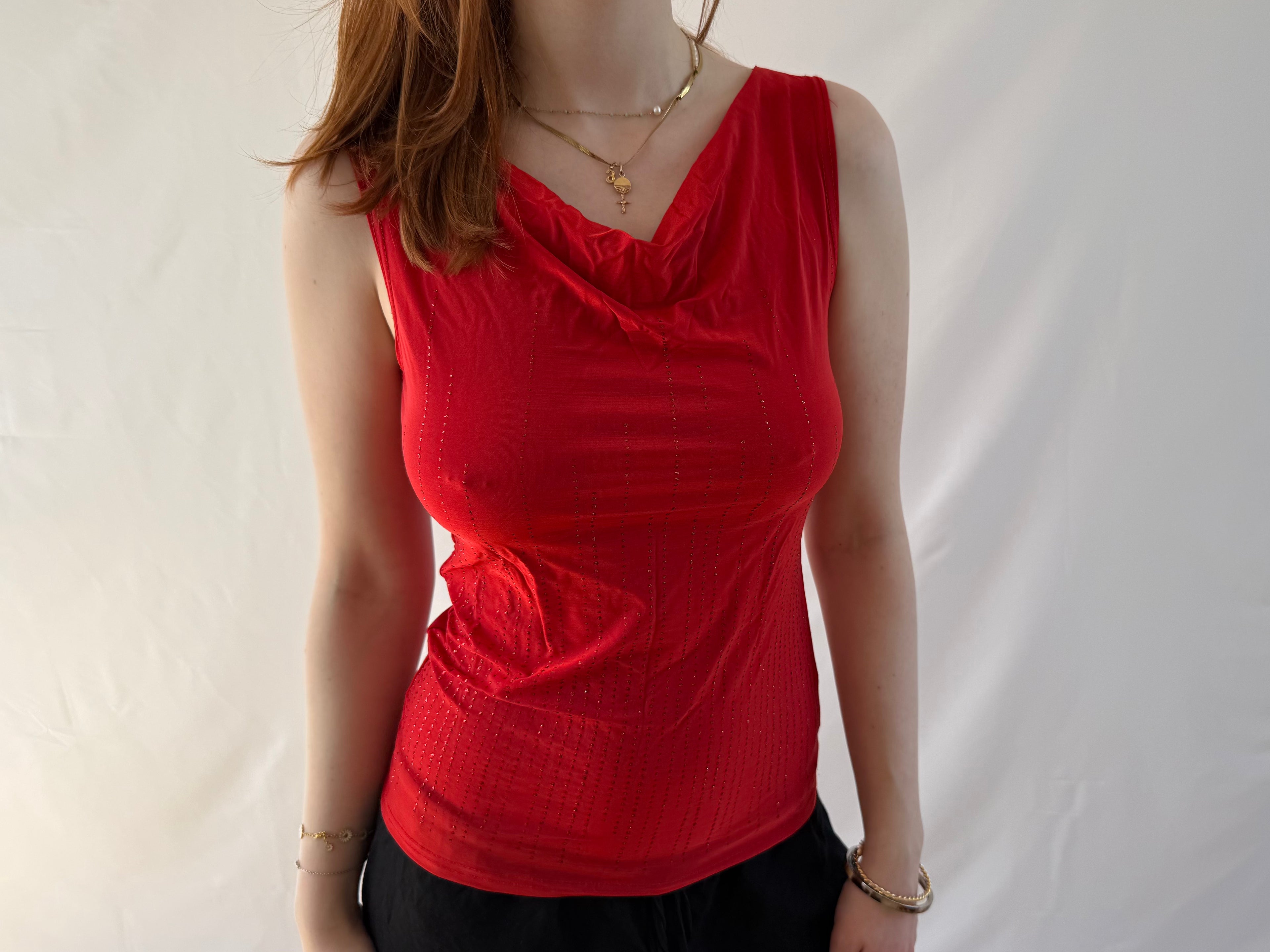 Rød cowl neck top