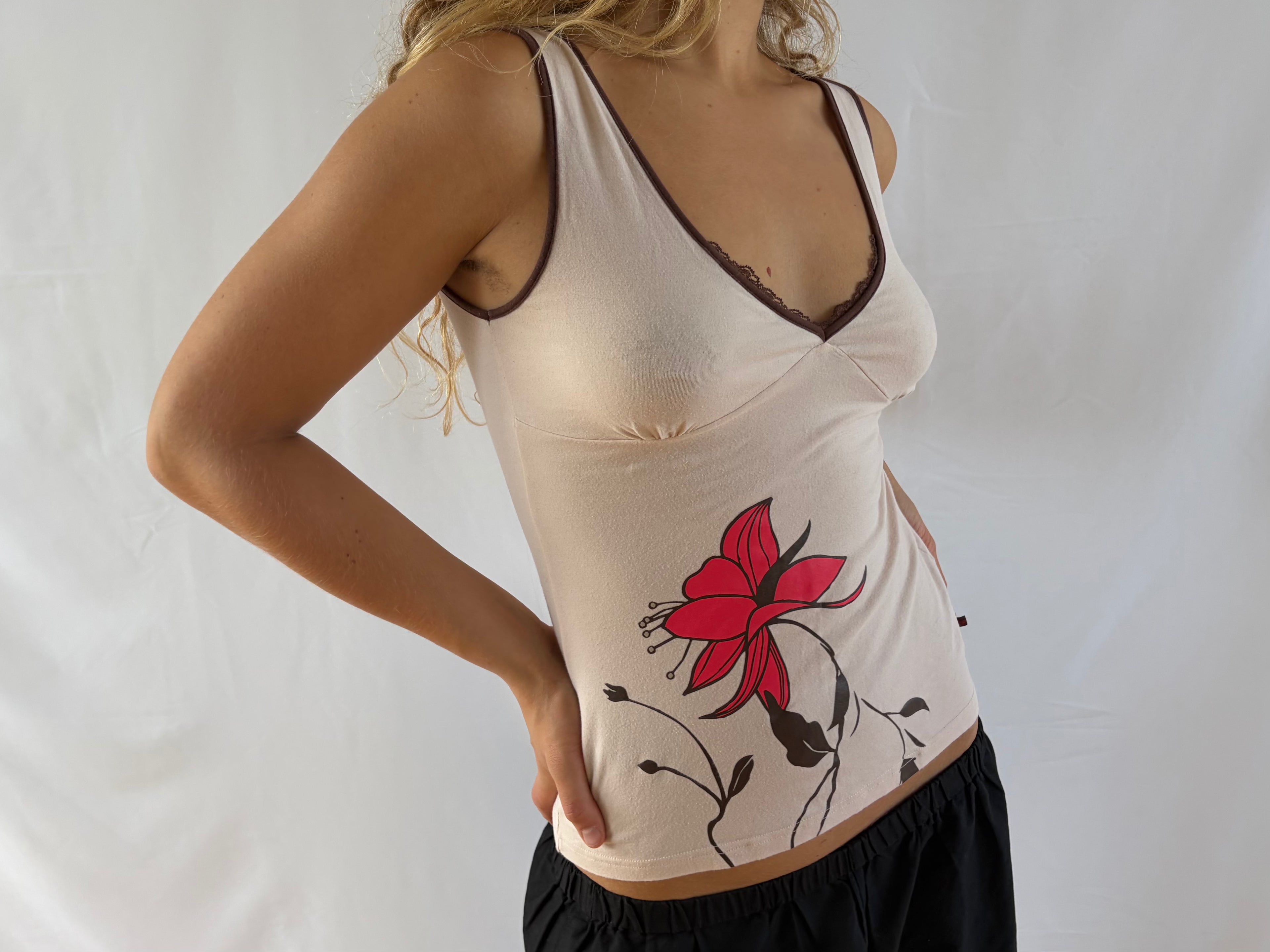 Beige top med stort blomsterprint