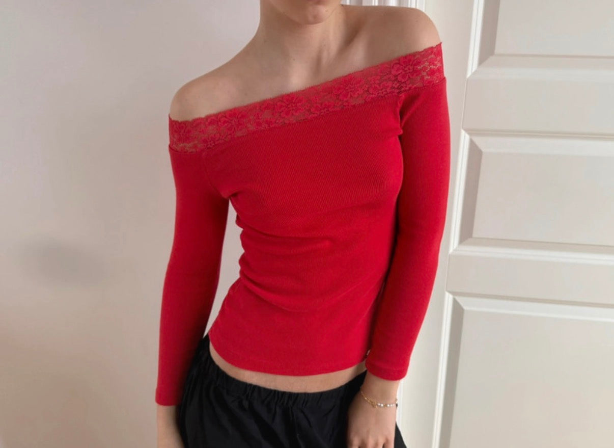 Rød off the shoulder top