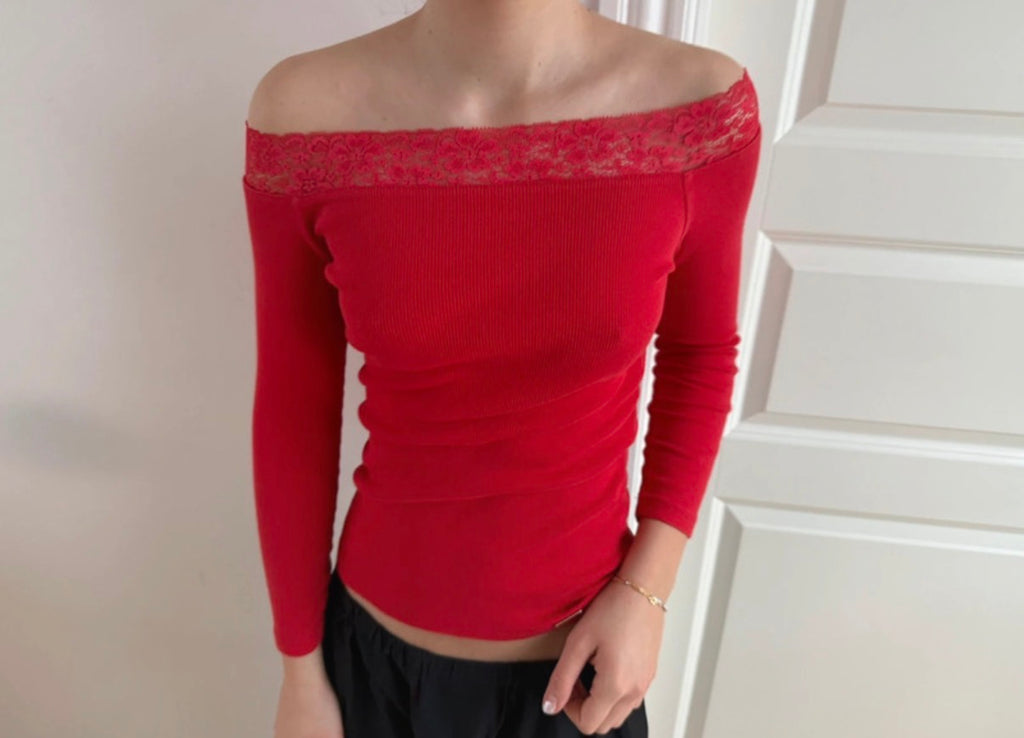 Rød off the shoulder top