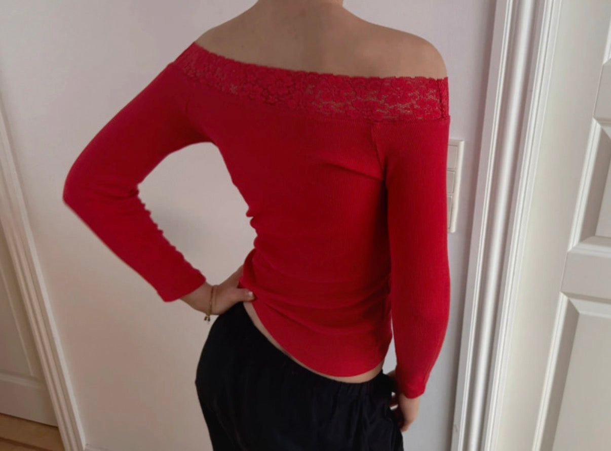 Rød off the shoulder top