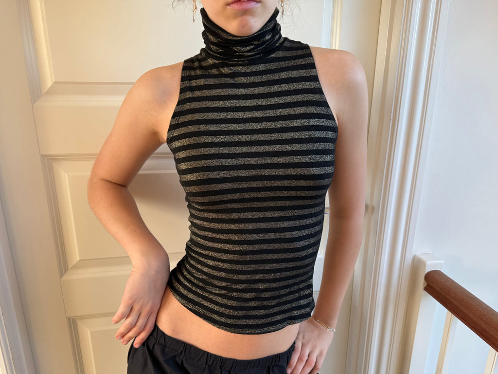 Stribet glimmerturtleneck uden ærmer