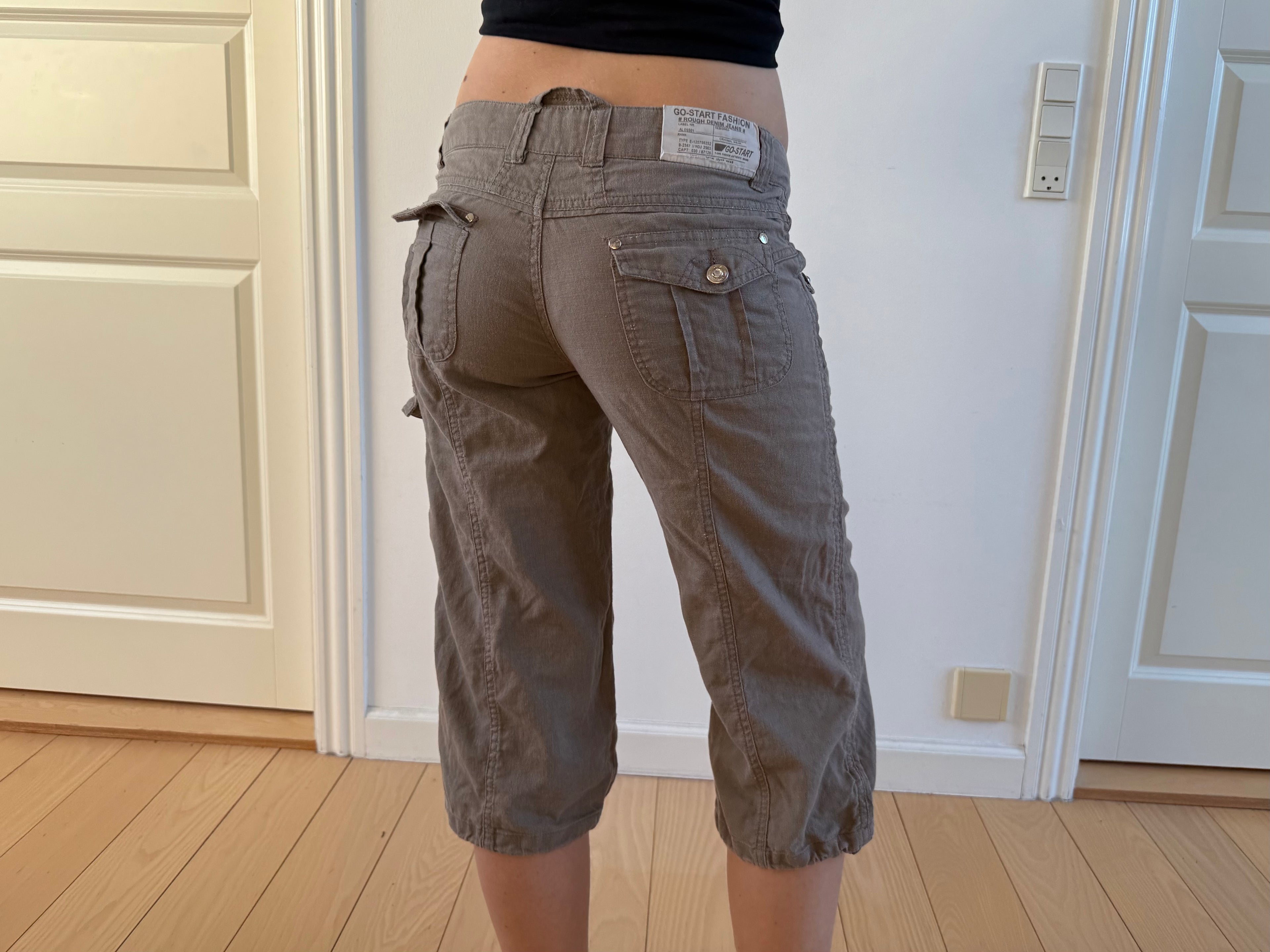 Lavtaljede brune capris