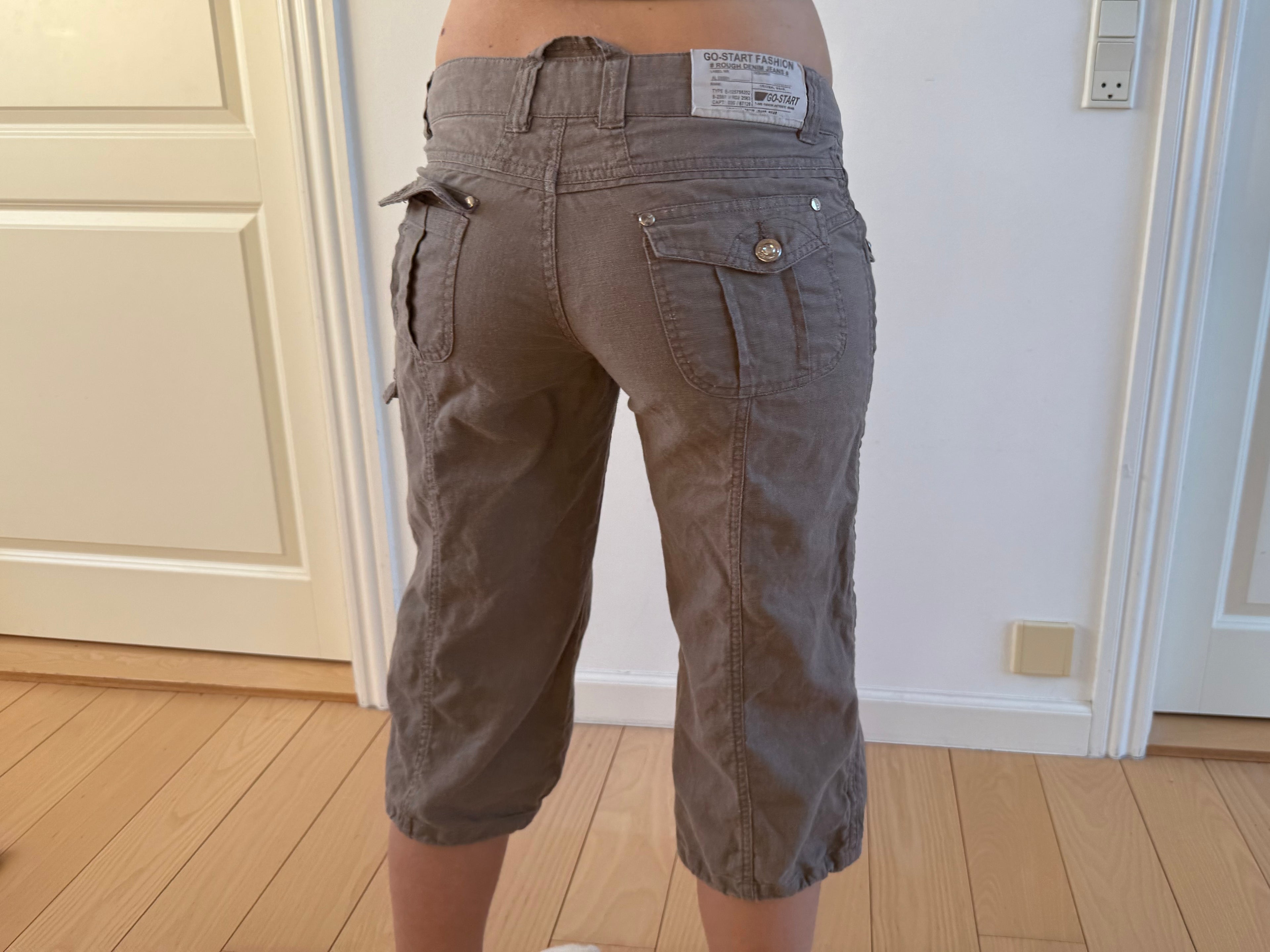 Lavtaljede brune capris
