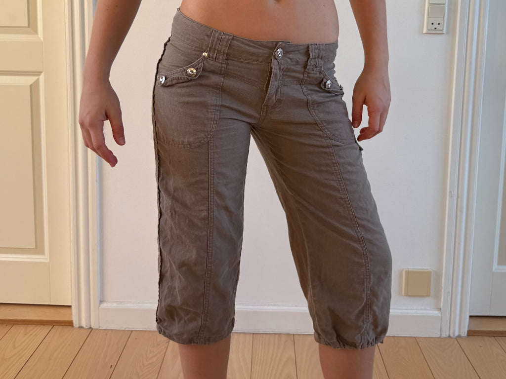 Lavtaljede brune capris