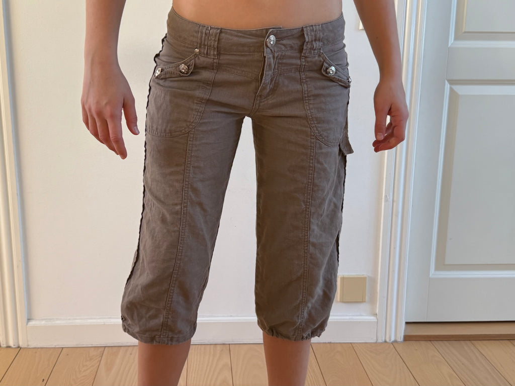 Lavtaljede brune capris