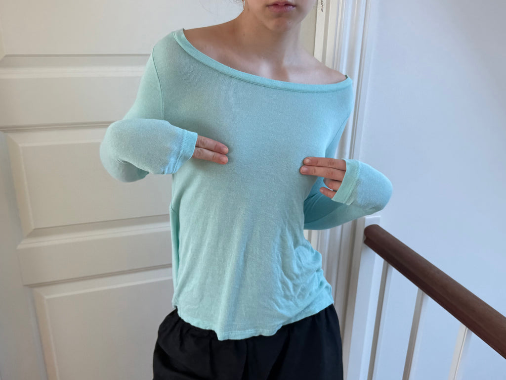 Turkis off the shoulder top med åben ryg