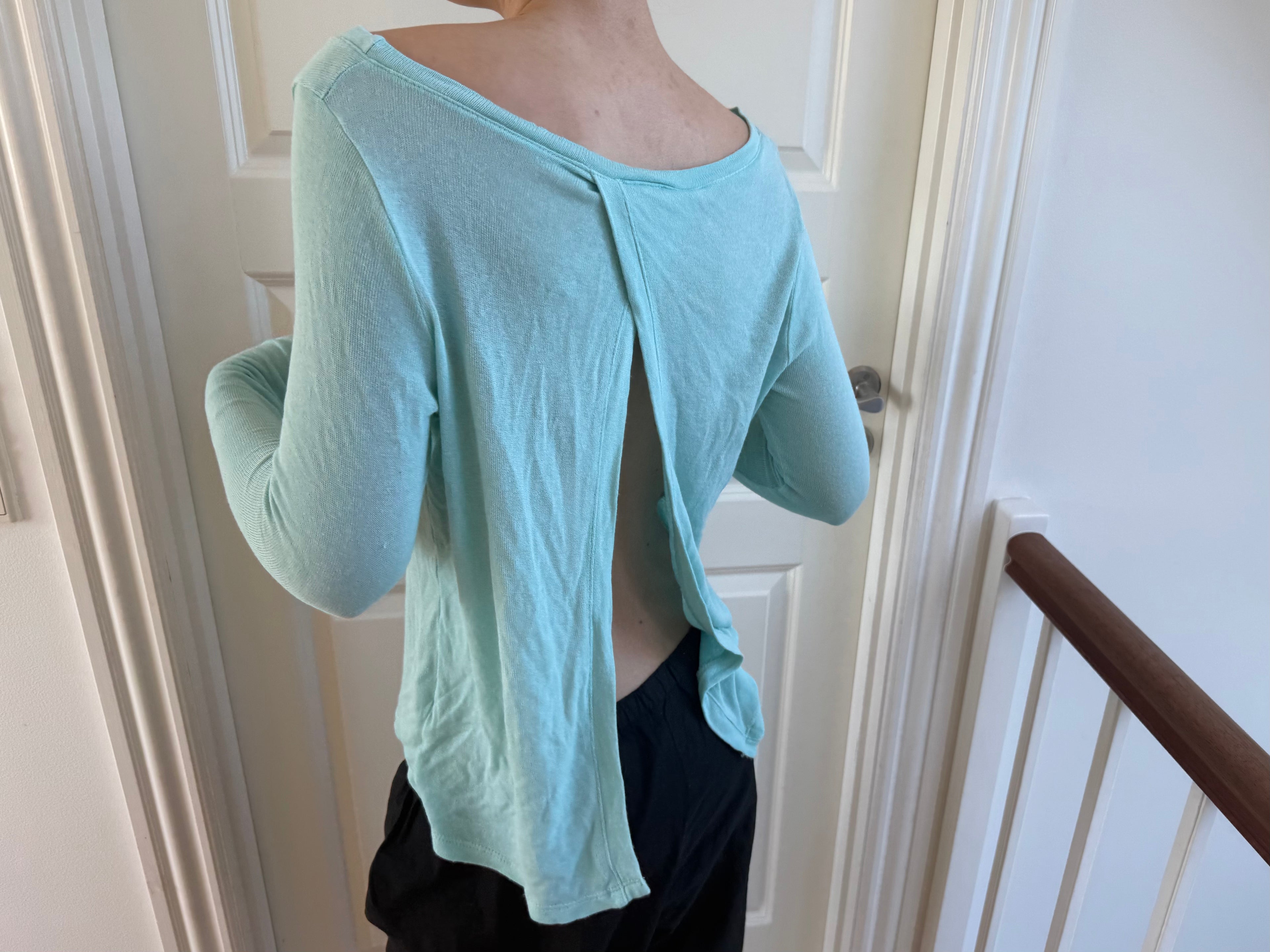 Turkis off the shoulder top med åben ryg