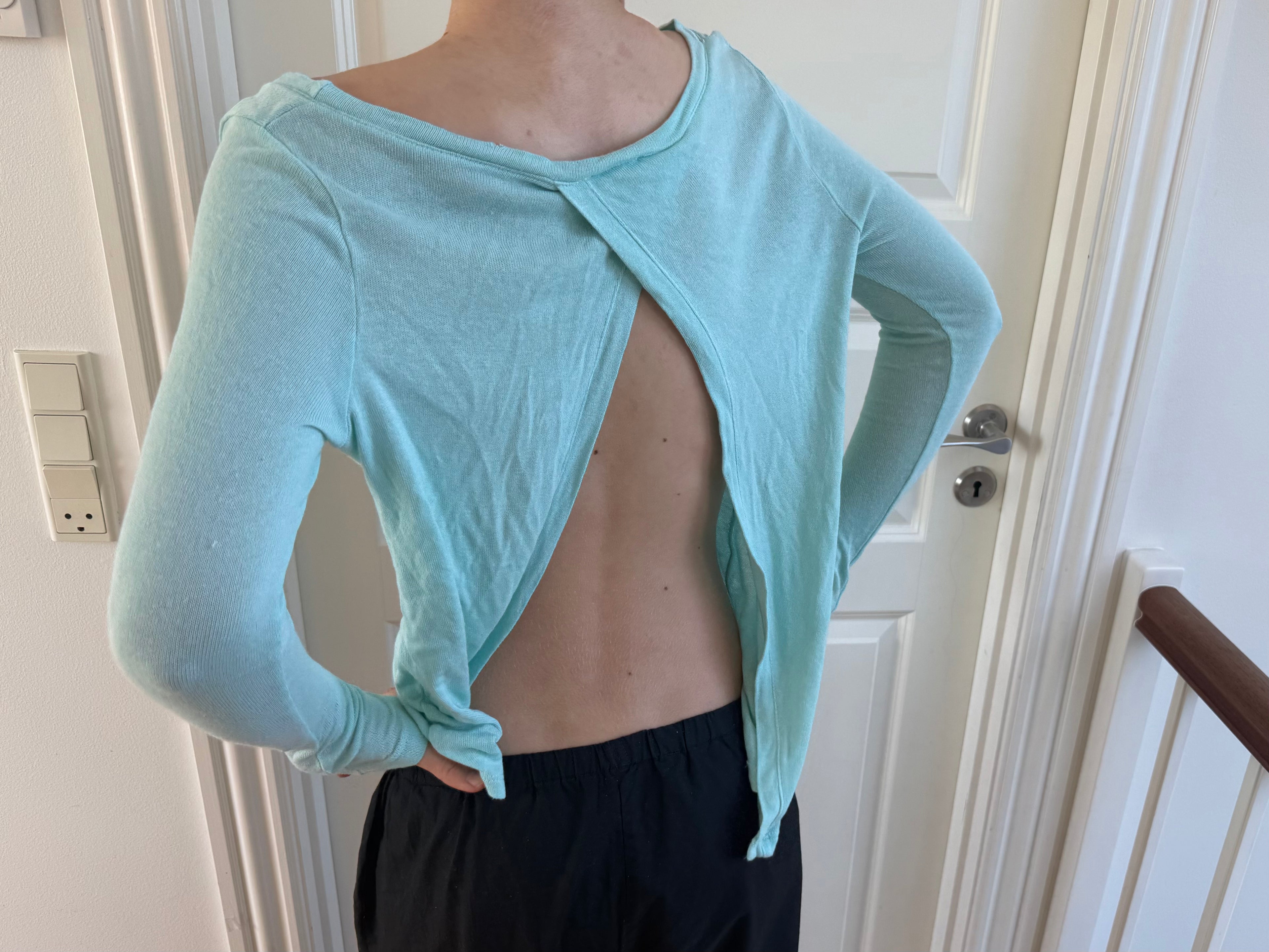Turkis off the shoulder top med åben ryg