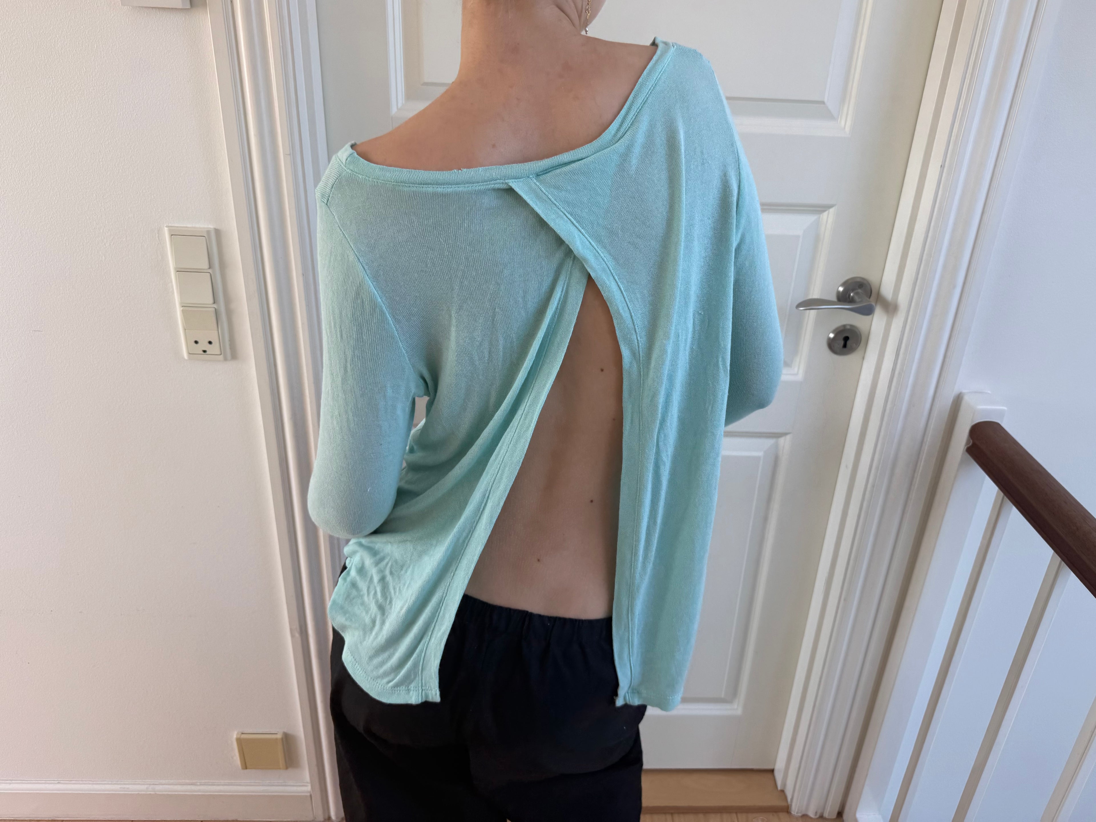 Turkis off the shoulder top med åben ryg