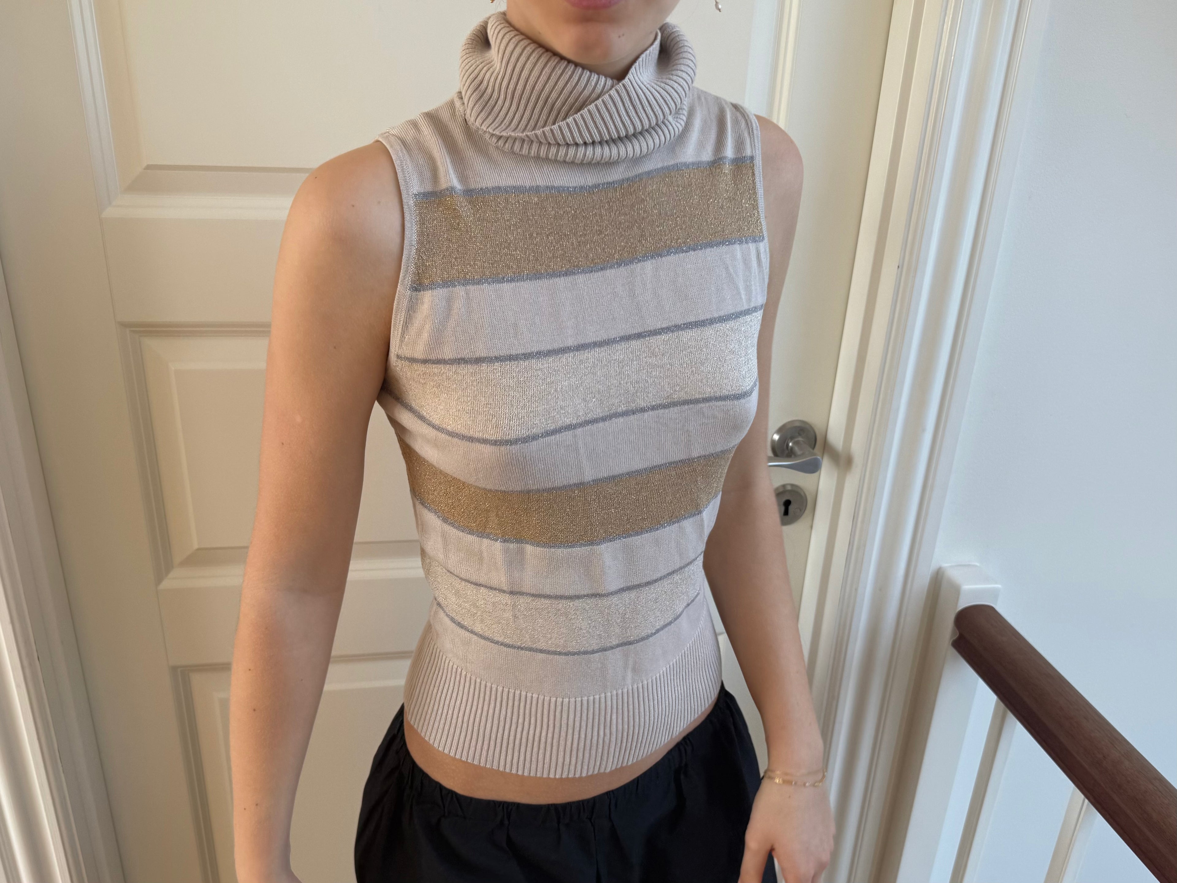 Stribet ærmeløs turtleneck