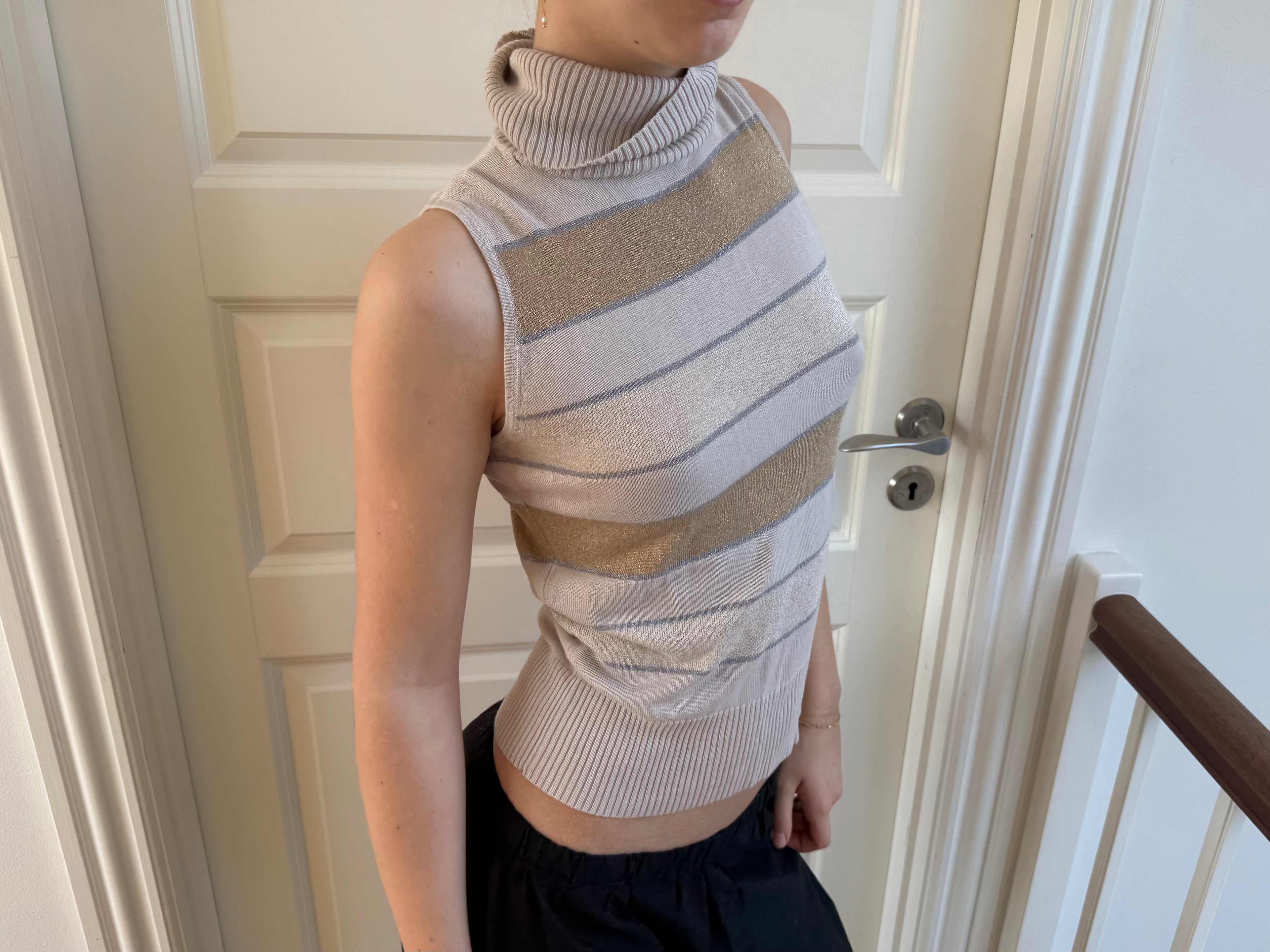 Stribet ærmeløs turtleneck