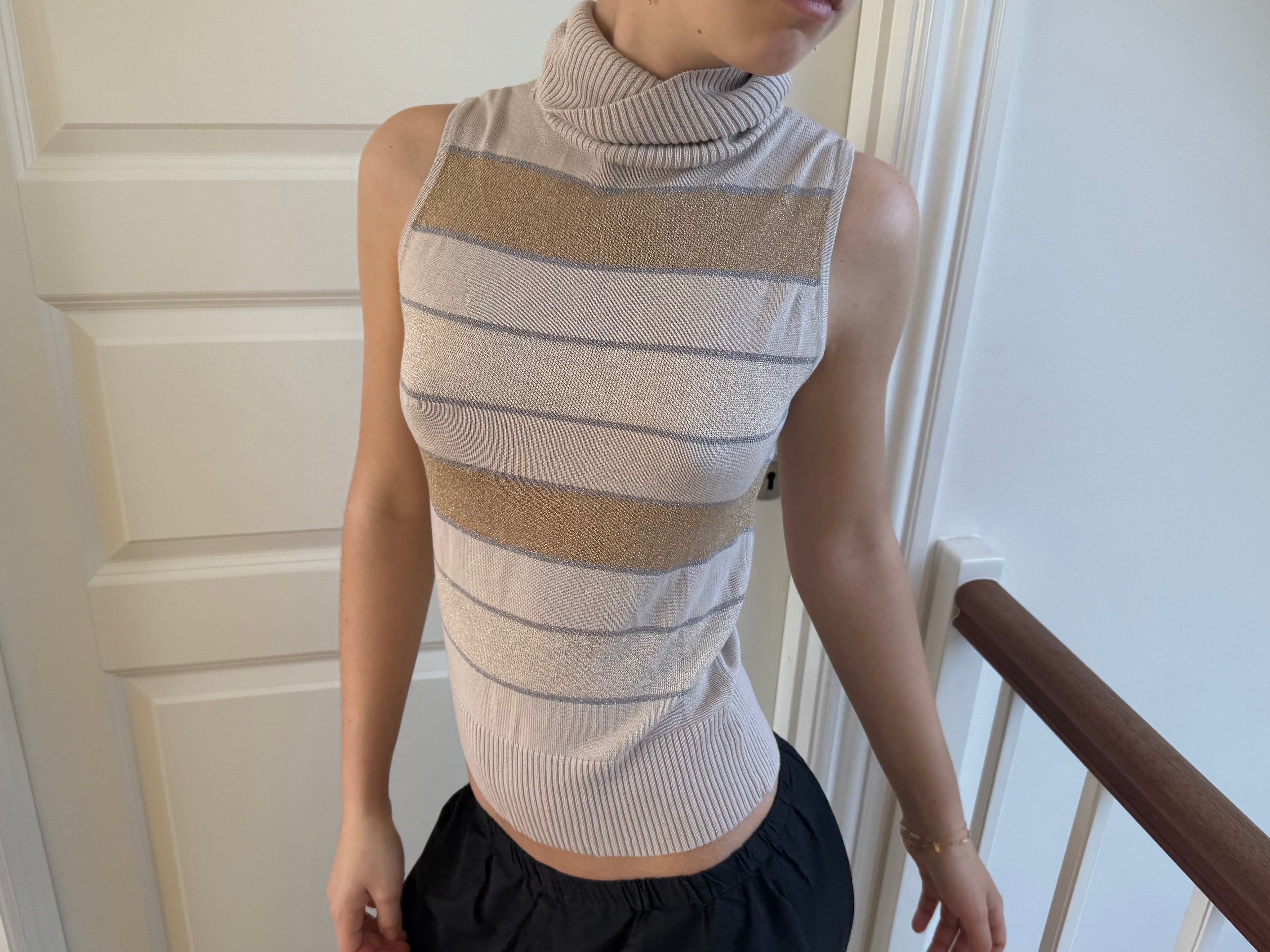 Stribet ærmeløs turtleneck