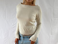 Beige off the shoulder striktrøje