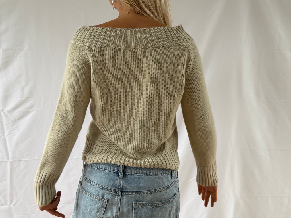 Beige off the shoulder striktrøje