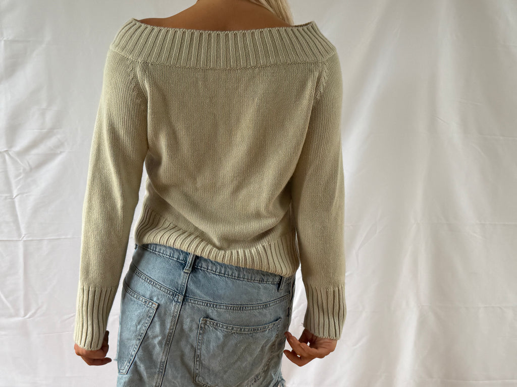 Beige off the shoulder striktrøje