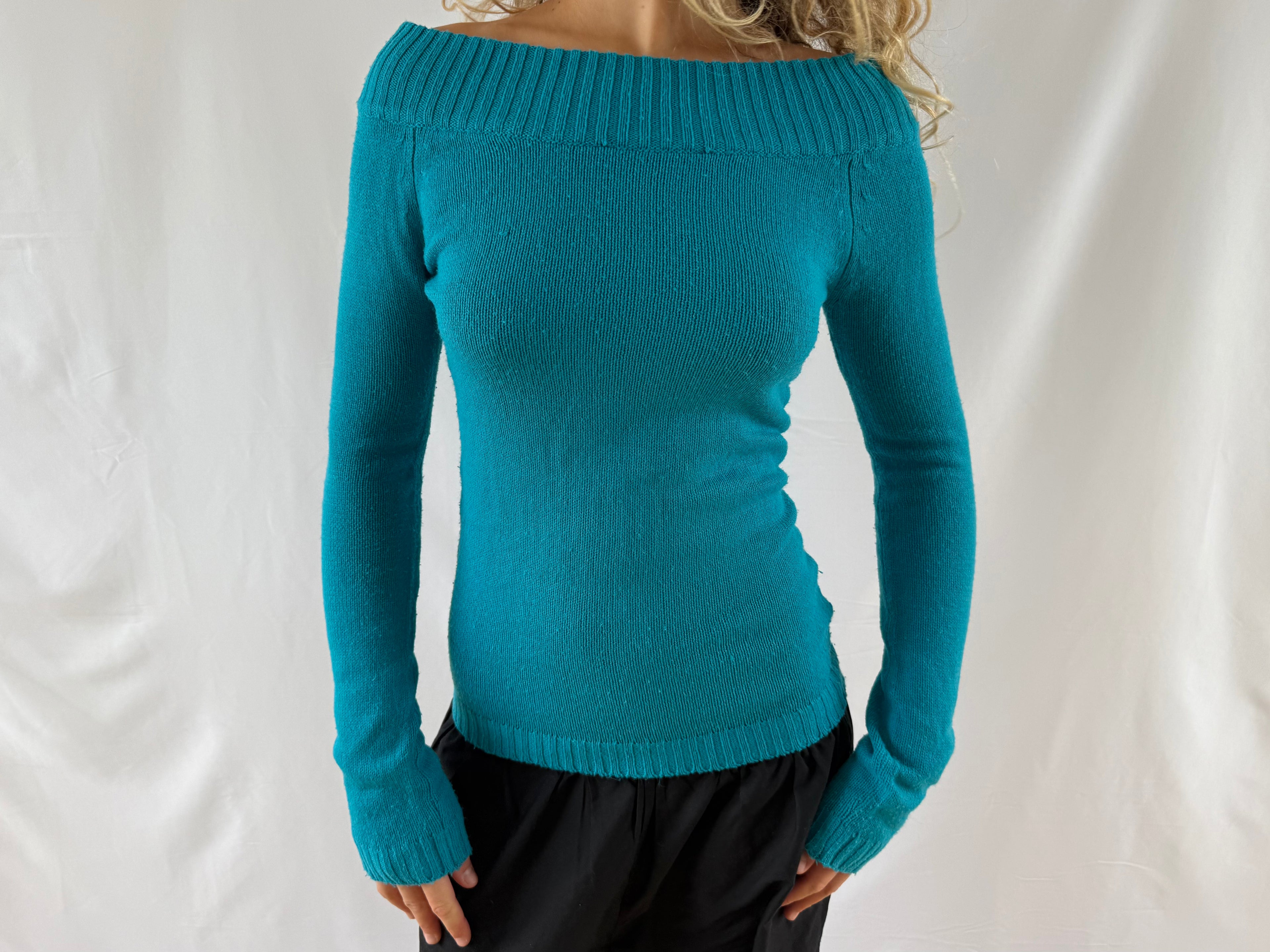 Turkis off shoulder striktrøje