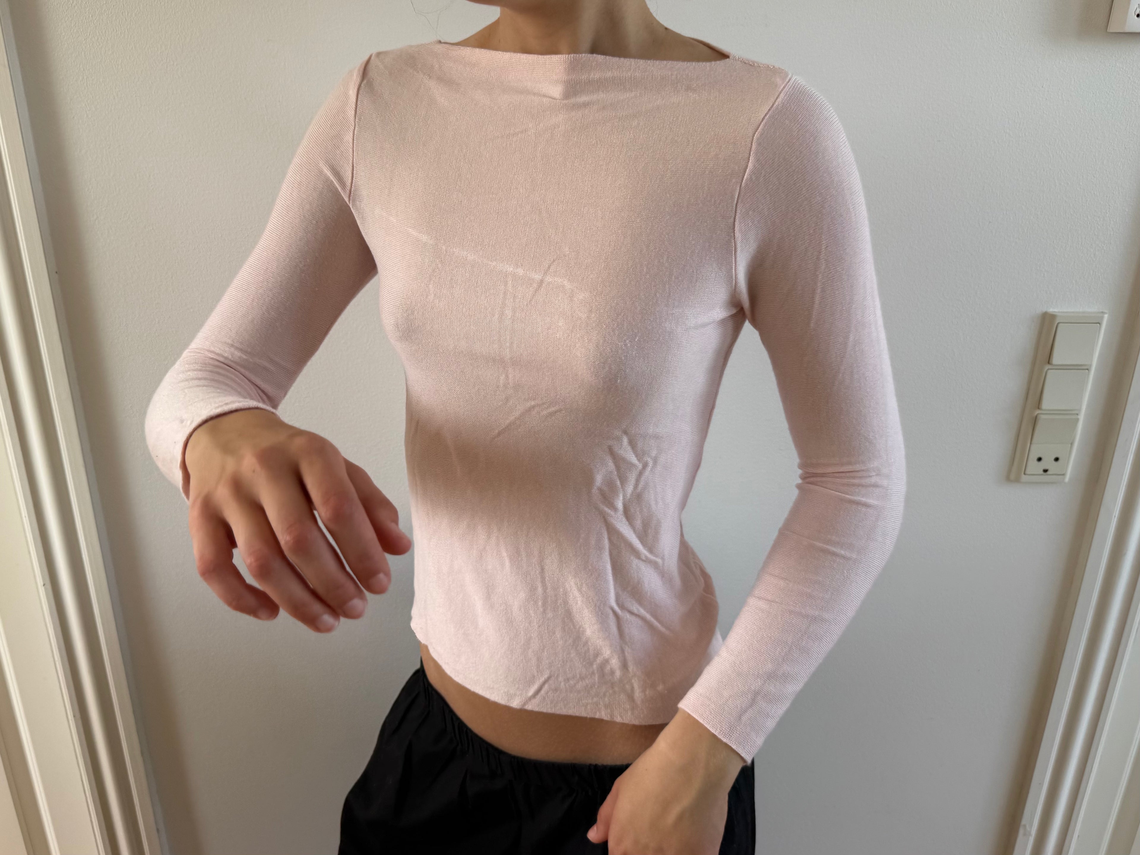 Langærmet babypink trøje