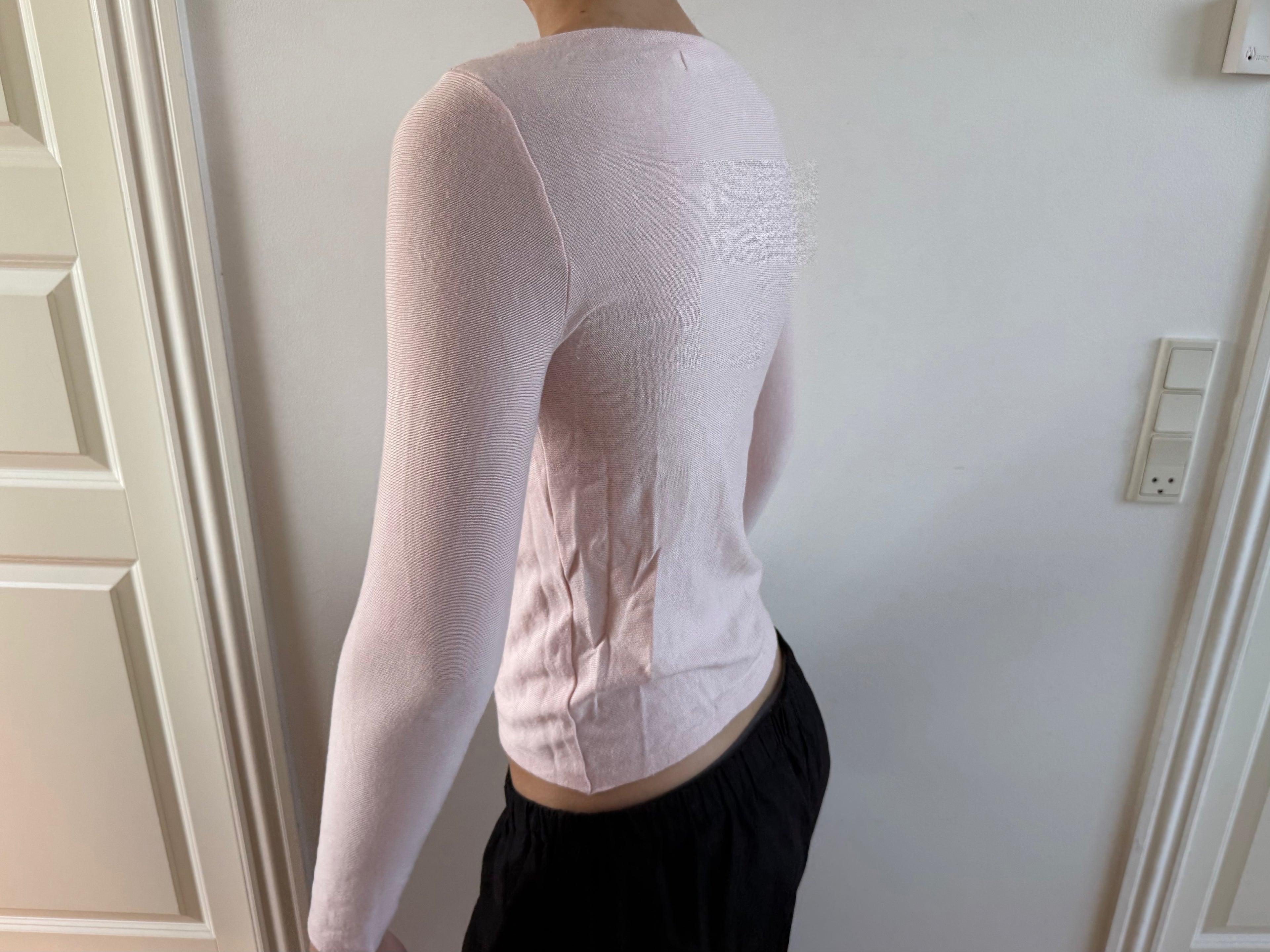 Langærmet babypink trøje