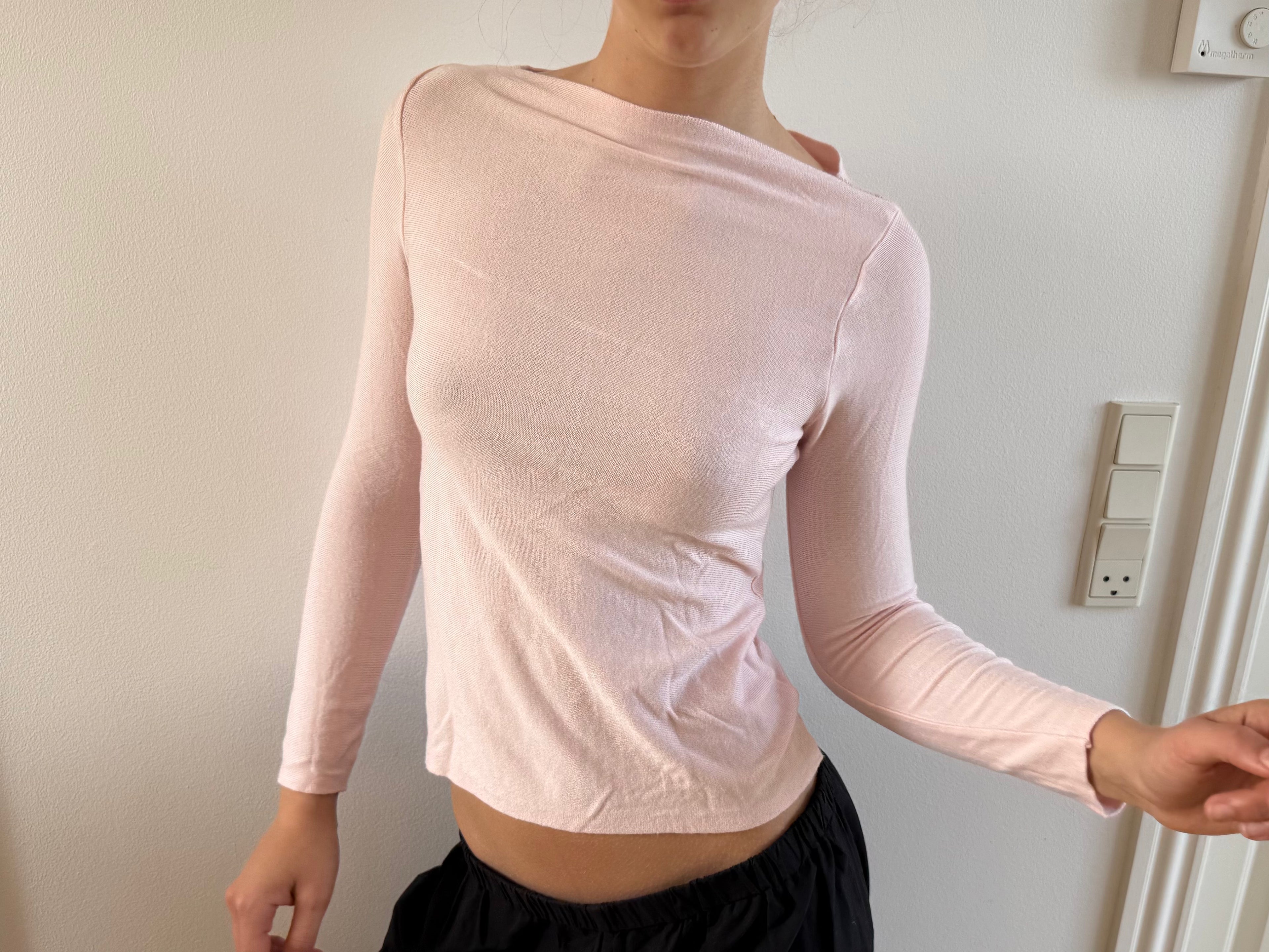 Langærmet babypink trøje