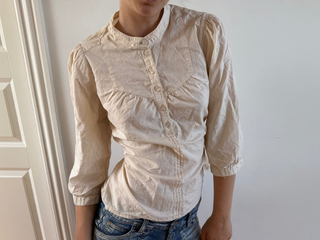 Trekvartærmet beige skjorte