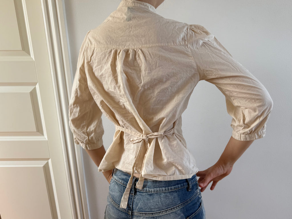 Trekvartærmet beige skjorte